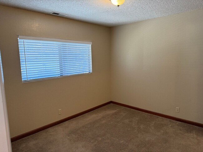 Building Photo - Caliente 4-plex