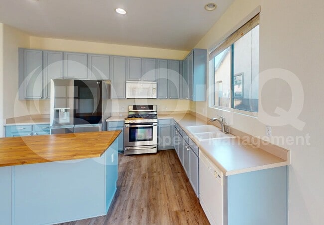 Building Photo - 314 W Vuelta Friso