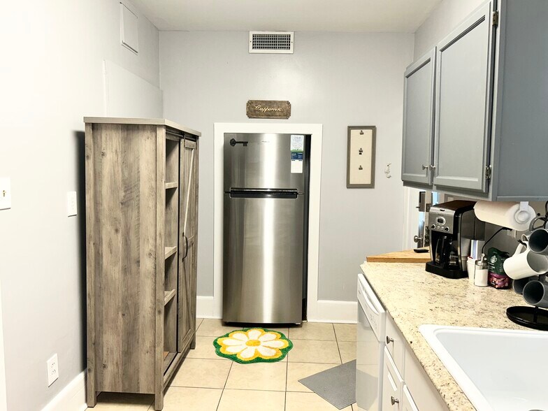 Building Photo - 1039 Riviera St