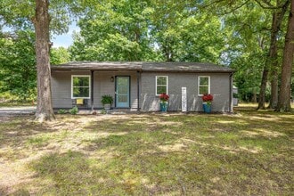 Building Photo - 4701 Lucinda Ln