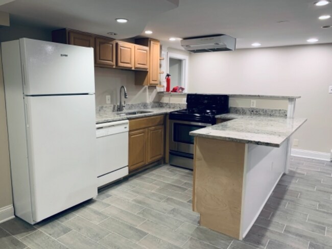 Building Photo - 2807 Ontario Rd NW