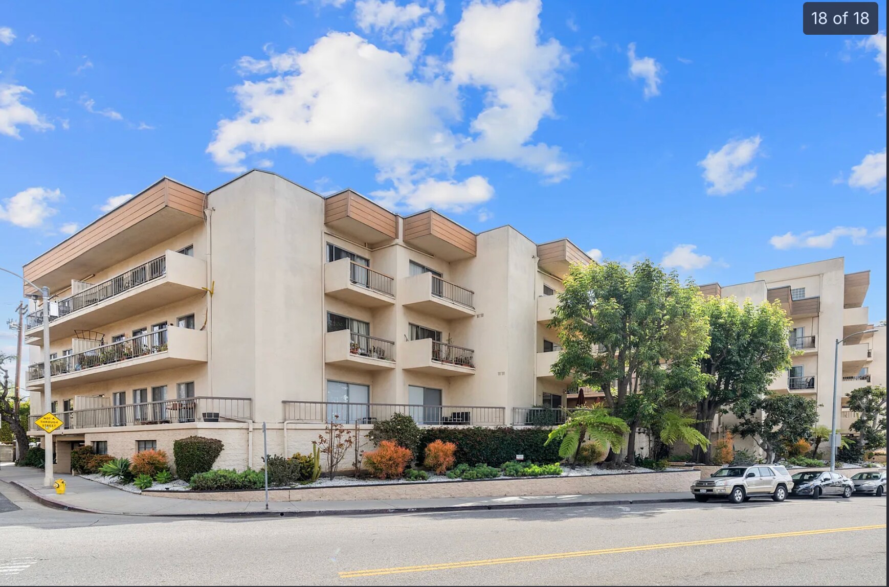 Building Photo - 612 S Barrington Ave