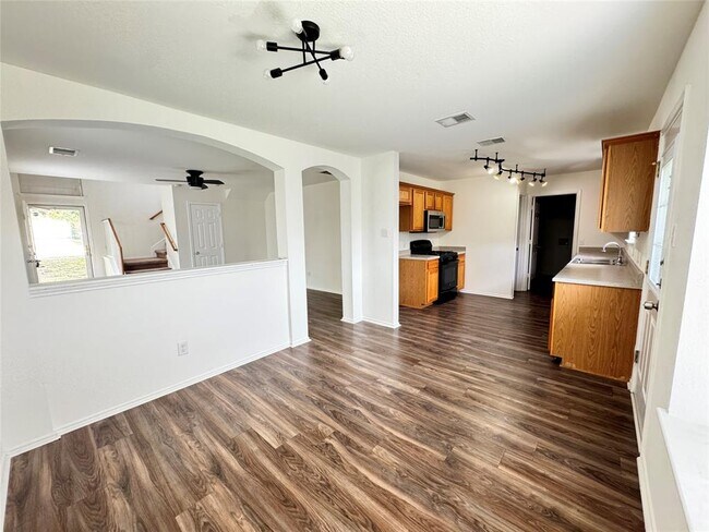 Building Photo - 1205 Dillon Lake Bend