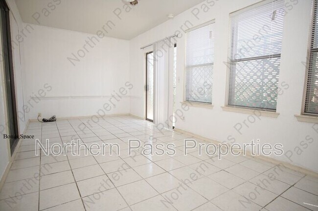 Building Photo - 1808 Gurss Pl