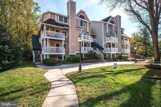 Building Photo - LOVELY 1 BEDROOM 1 BATH CONDO