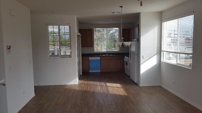 Building Photo - South Bay Urban Townhomes