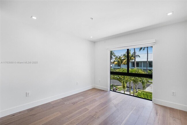 Building Photo - 204 Sunrise Dr