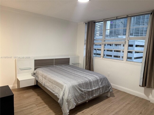 Building Photo - 801 Brickell Bay Dr