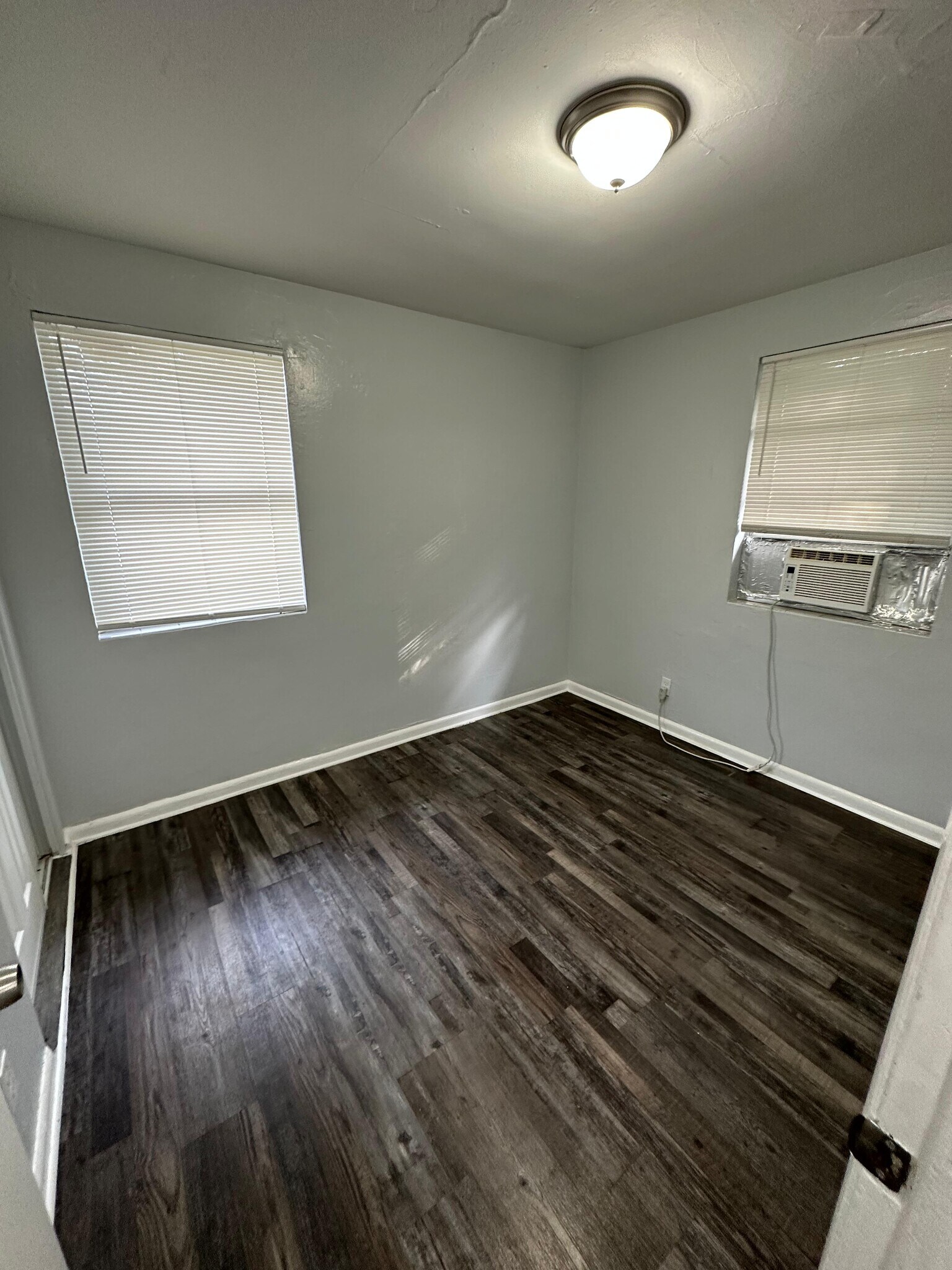 Building Photo - 2002 Palafox St