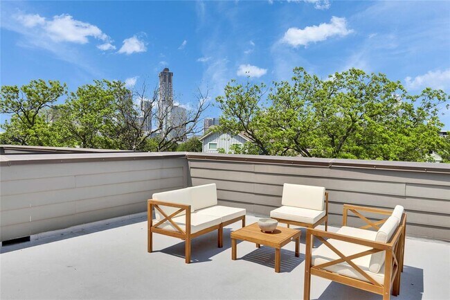 Building Photo - 808 Lydia St