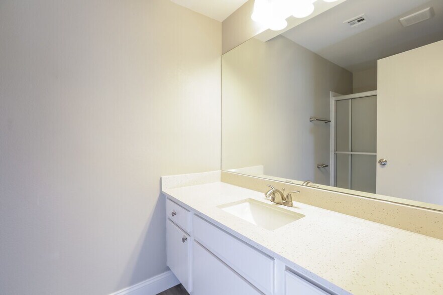 Building Photo - 3990 Avocado Dr