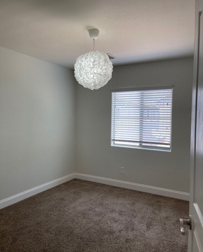 Building Photo - 3 BD IN POWER RANCH