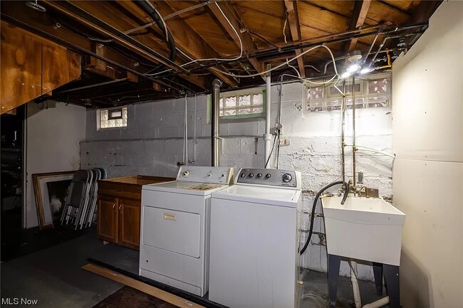 Building Photo - 15500 Benhoff Dr