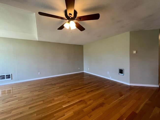 Building Photo - 4019 SE 66th Ave