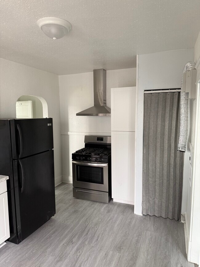 Building Photo - 1707 Holladay St