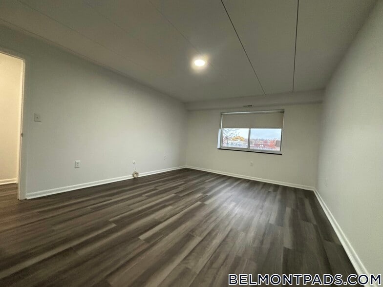 Building Photo - 51 Hill Rd