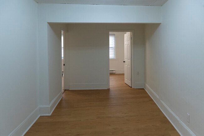 Building Photo - 144 Salem St