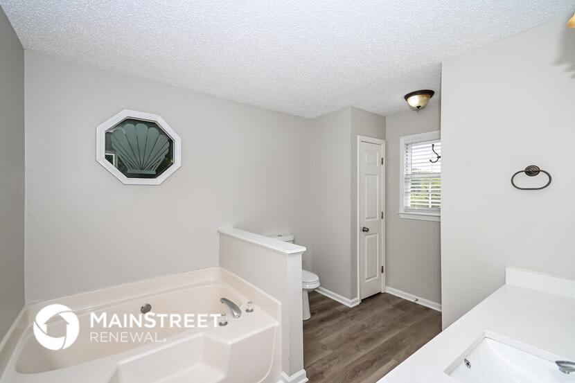 Building Photo - 12 Stratford Dr