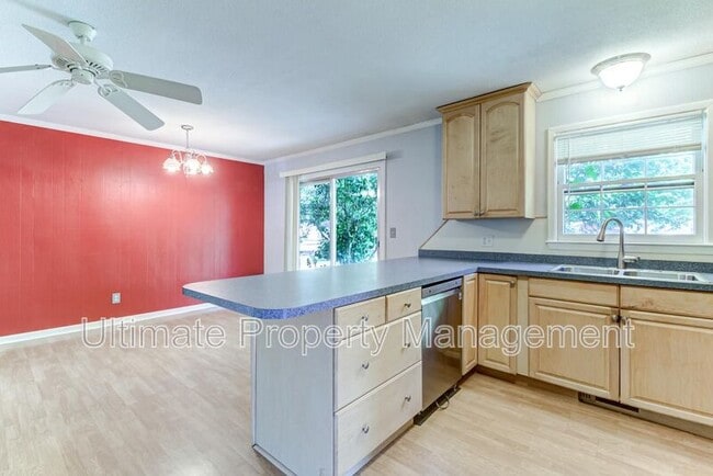Building Photo - 5025 Pine Needles Dr