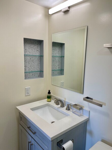 Bathroom 2 - 2742 Meadow Lark Dr