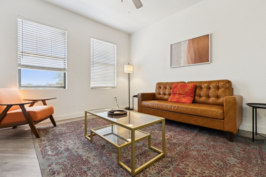 Primary Photo - 9450 W Cabela Dr