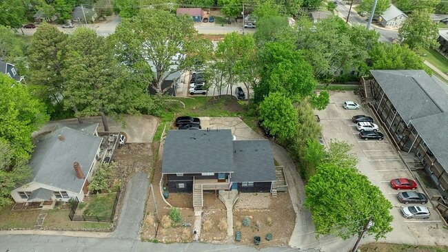 Building Photo - 830 W Caraway St