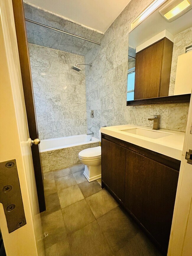 Building Photo - 81 W 27th St