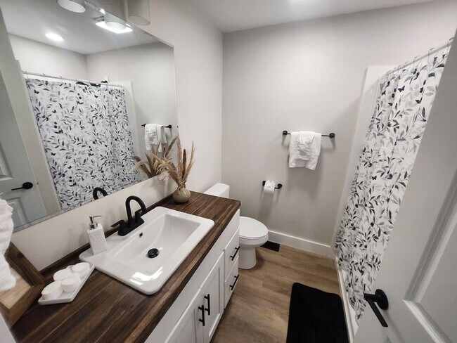 Building Photo - 203 Brockman Ave