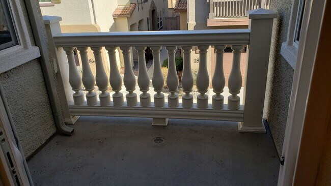 Building Photo - ONLY $2,250 PER MONTH FOR THIS SPACEIOUS 2 BEDROOM, 2 BATHROOM CONDO WITH GARAGE IN THE DAMONTE R...