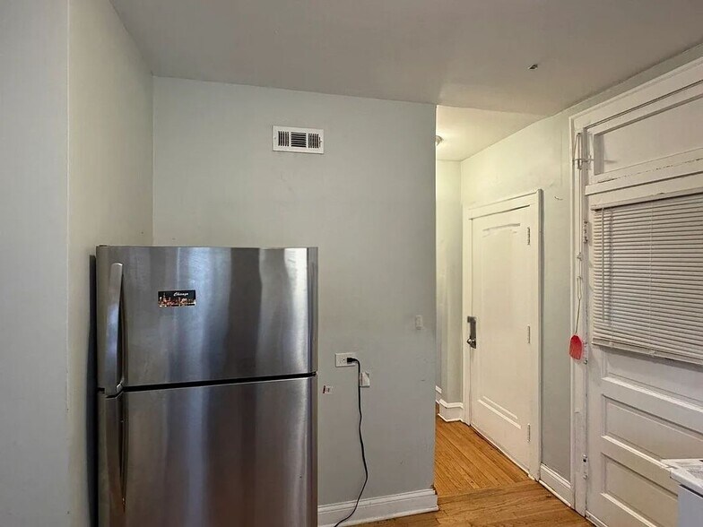 Building Photo - 4935 Hull St