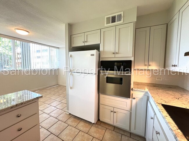 Building Photo - For Lease | Riverside Condo | Available Now!