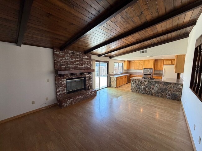 Building Photo - 818 Harrison Dr