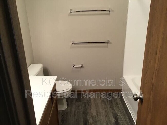 Building Photo - 211 W Main St