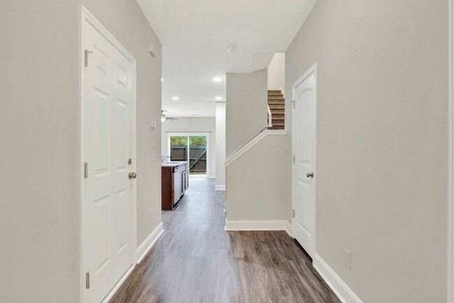 Building Photo - Townhome for Rent