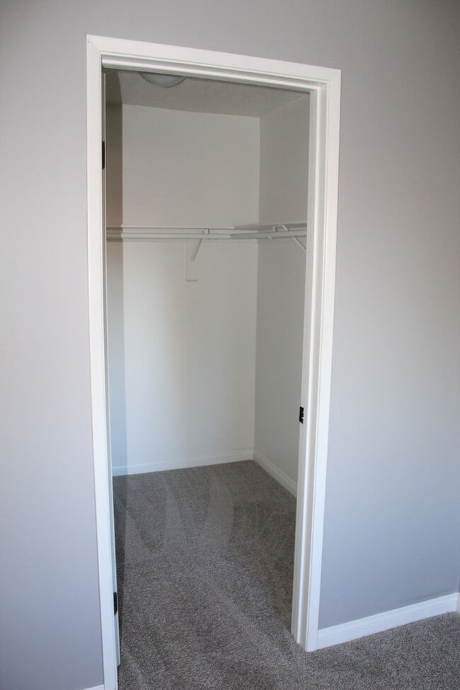 Building Photo - Updated Parkside Condo with Large Deck!