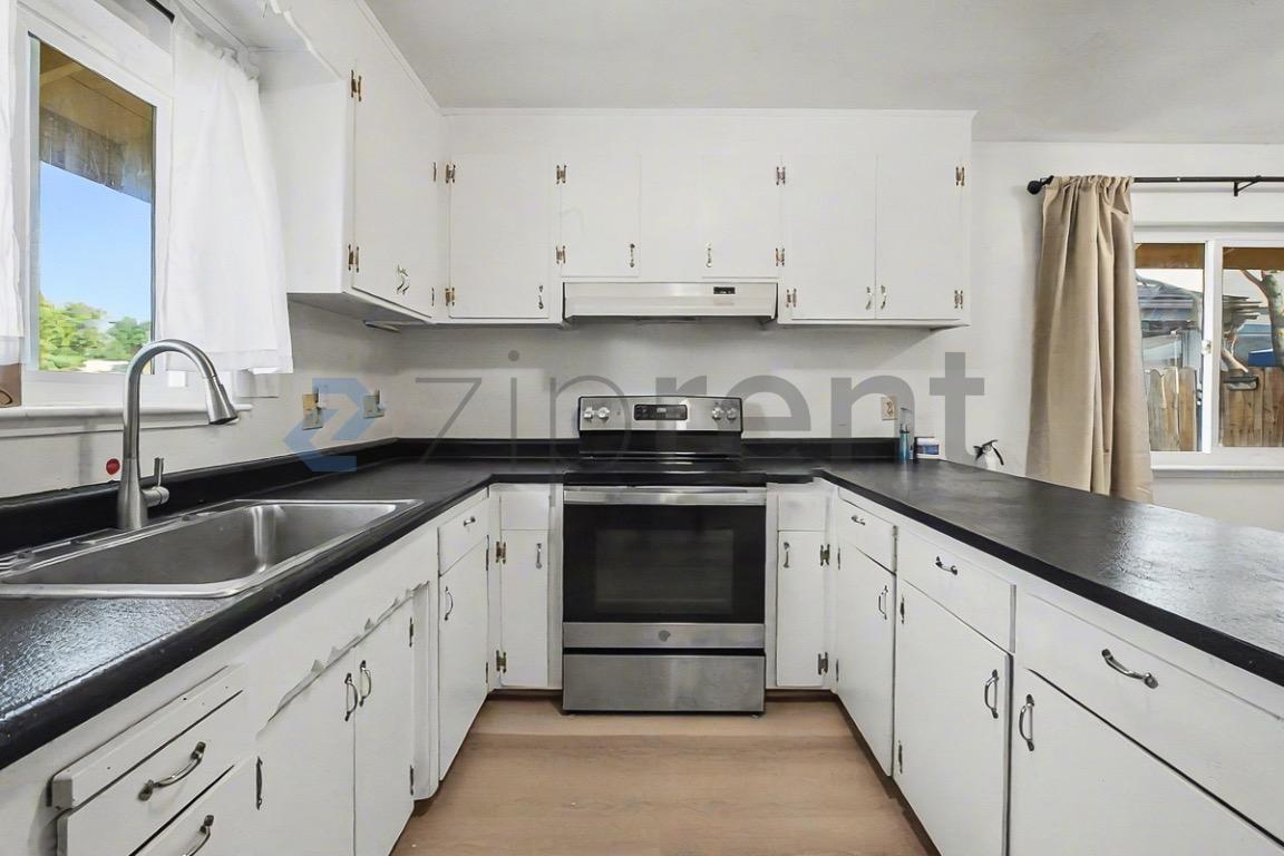 Building Photo - 2306 Ramon Dr