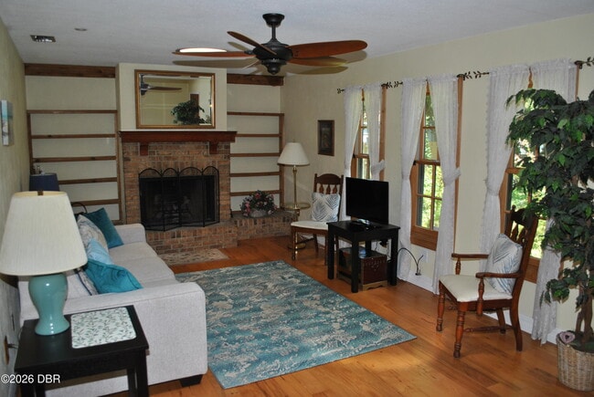 Building Photo - 5590 Lancewood Cir S