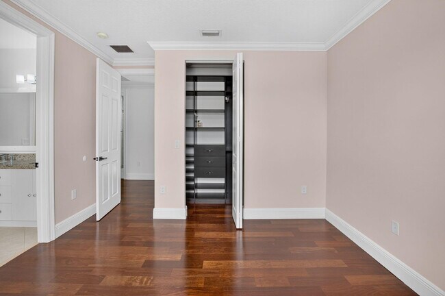 Building Photo - 9511 Savona Winds Dr