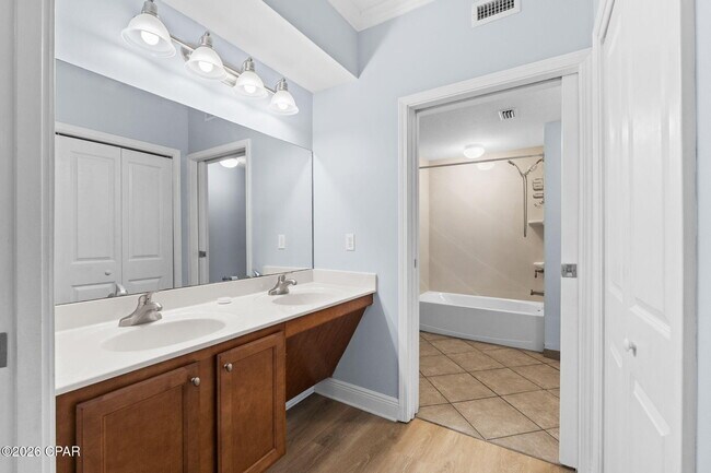 Building Photo - 2400 Grandiflora Blvd