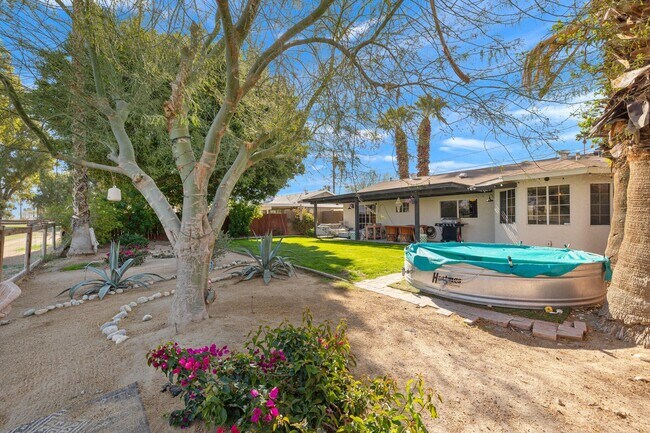 Building Photo - 77590 California Dr