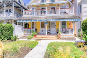 Building Photo - 19 Webb Ave