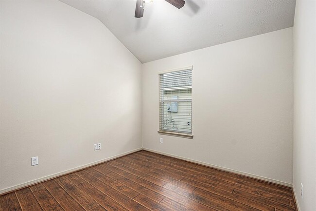 Building Photo - 25227 Ginger Ranch Dr