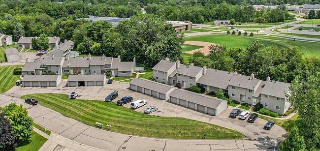 Building Photo - 907 Registry Dr
