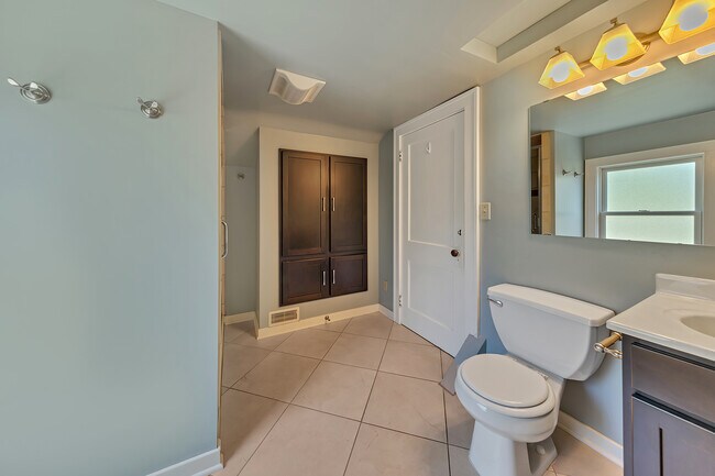 Built in Storage - 1015 18th Ave SE