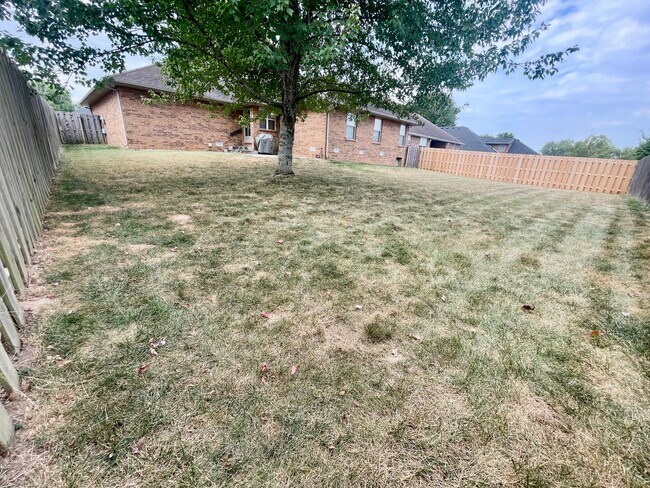 Building Photo - 1233 E Ogorman Ct