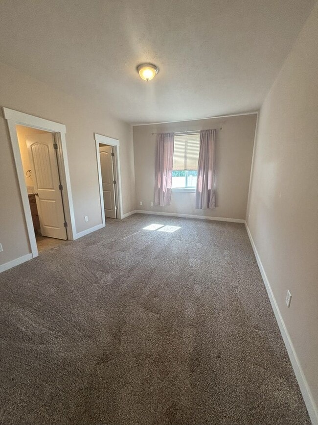Building Photo - Beautifully Maintained 3-Bed, 2-Bath Home ...