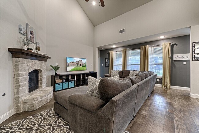 Building Photo - 3515 Washington Dr