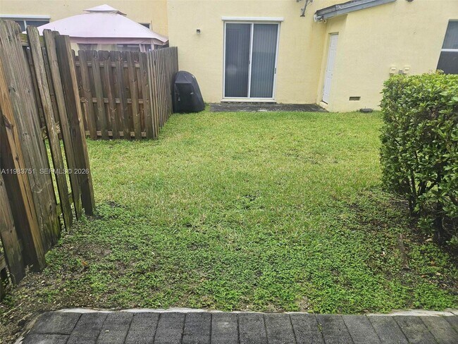 Building Photo - 142 SE 28th Ter