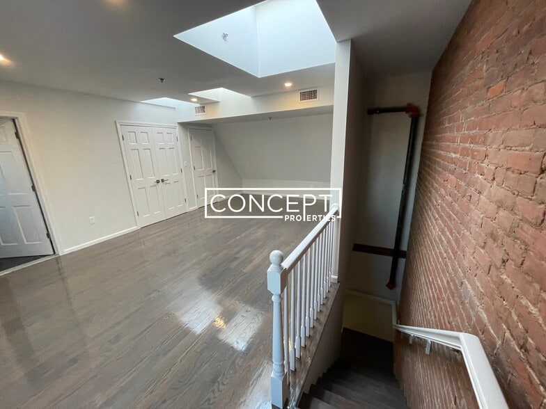 Building Photo - 1406 Beacon St