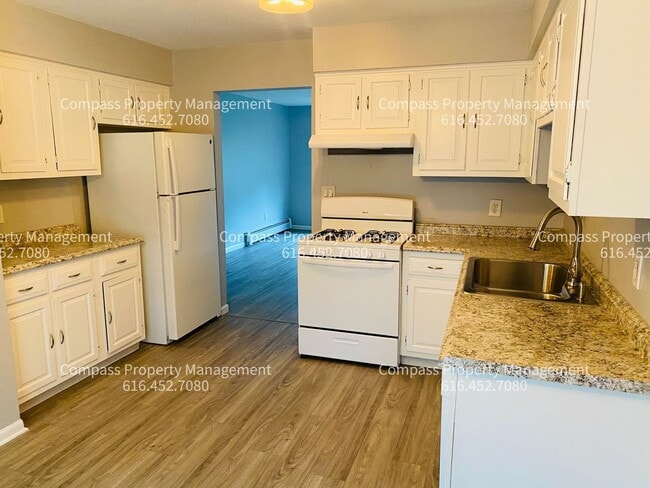 Building Photo - 885 Hardwick Dr SE